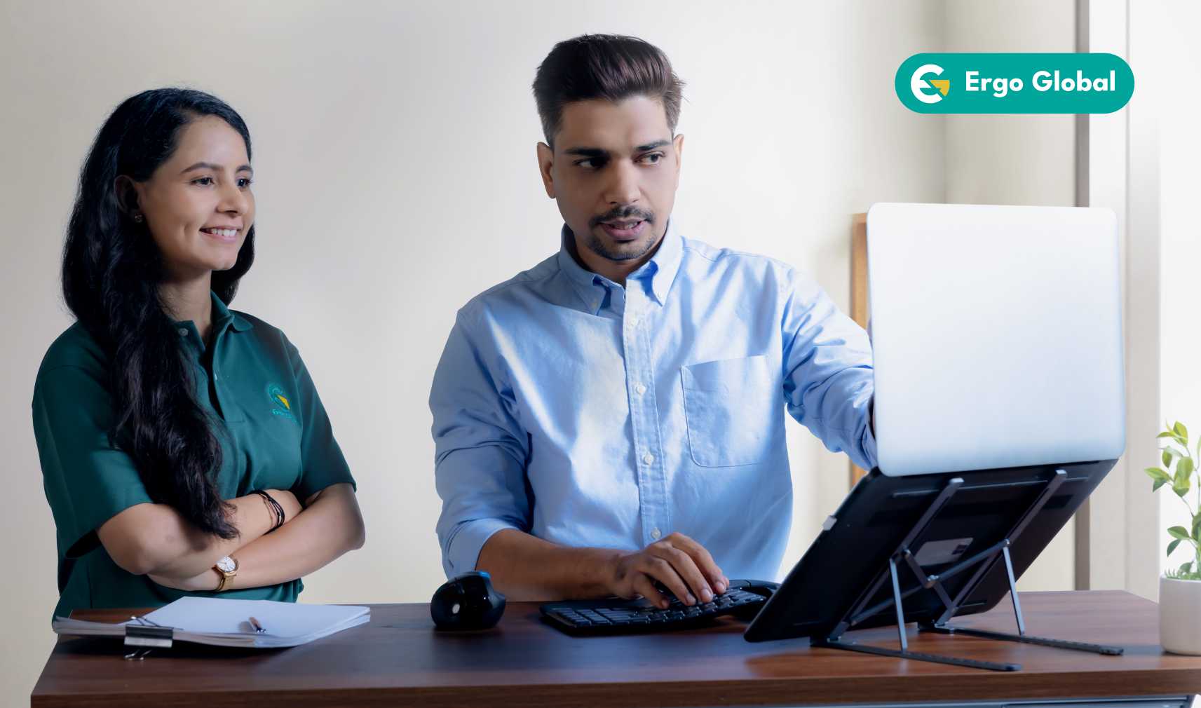 Ergonomist following an office ergonomics checklist to perform an assessment